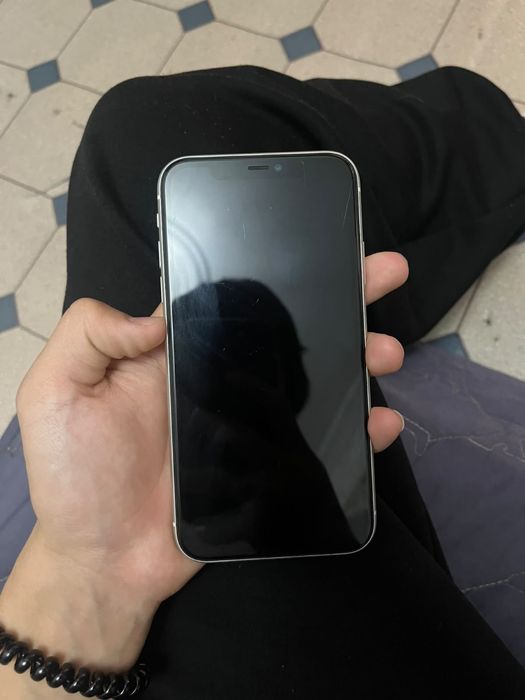 iphone 11 white.