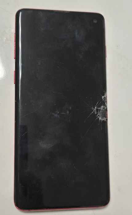 продам самсунг s10+ (торг уместен)