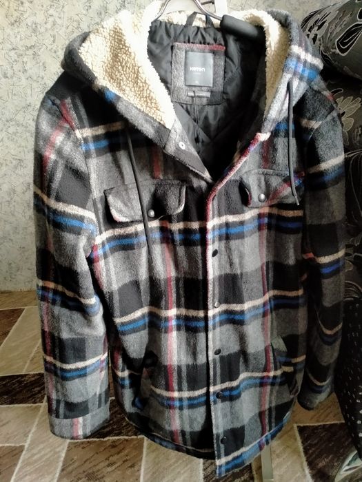 Продам утепленную муж.куртку.Ноаостройка