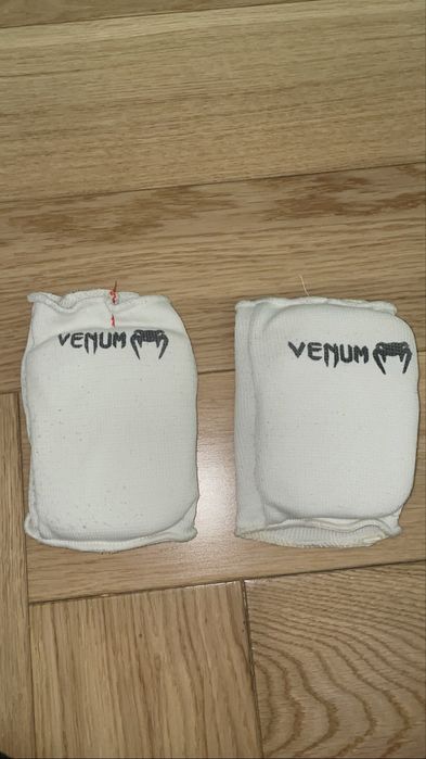 Перчатки VENUM.