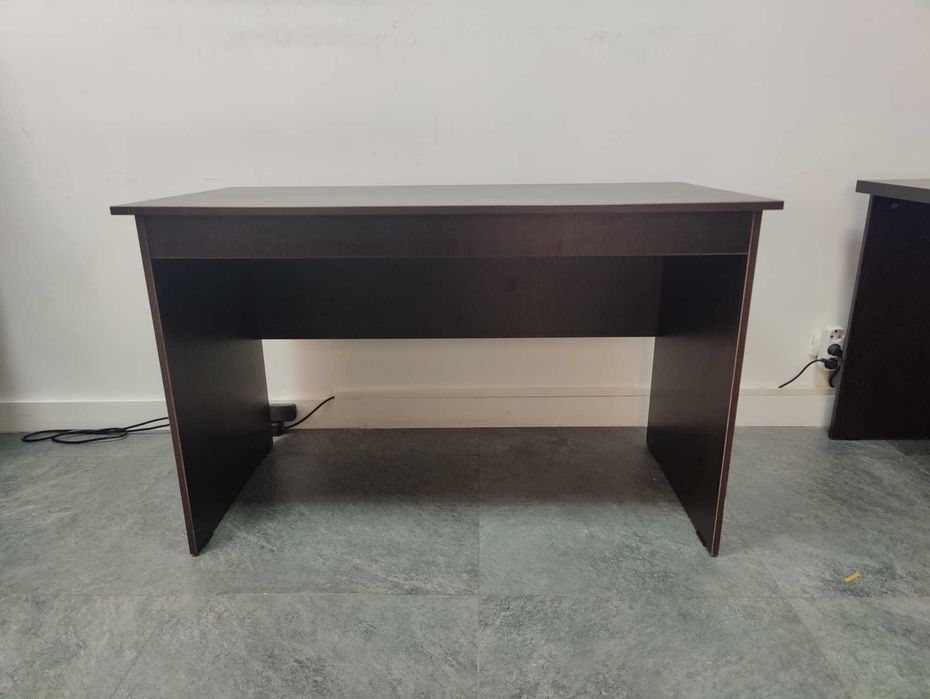 Стол офисный, без ящиков.