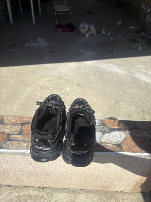 Vand balenciaga track furtati foarte putin