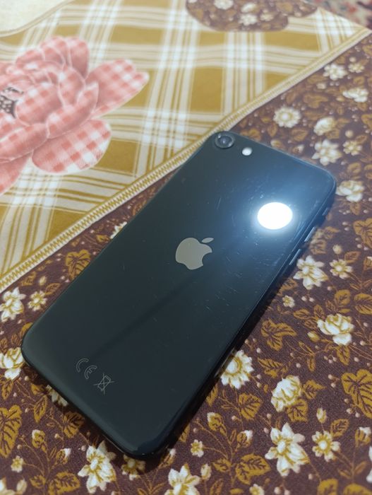 iPhone SE 2020 продам