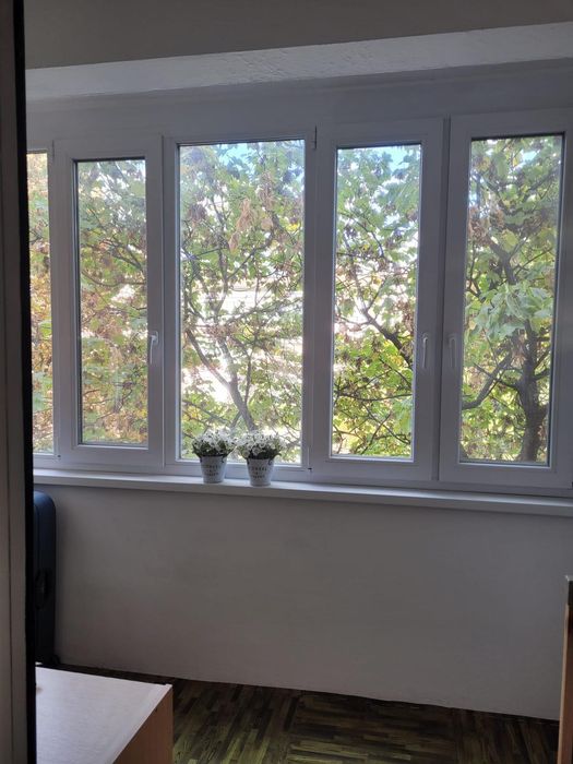 Vând apartament cu 3 camere zonǎ centralǎ Oradea