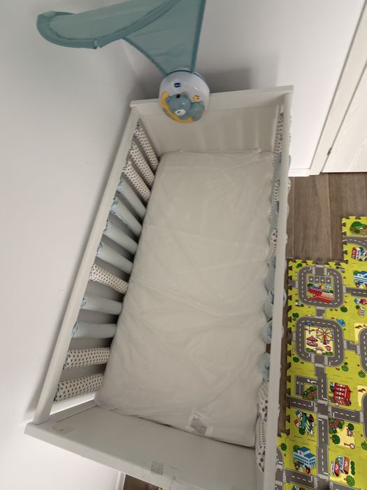 Pat bebe IKEA.  cadou saltea si protectii & Jucarie