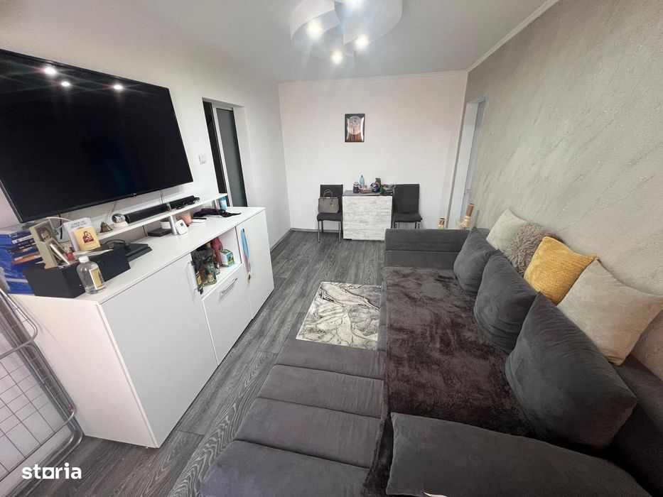 VAND URGENT 3 camere Micro 40 pret 53.000 euro Negociabil