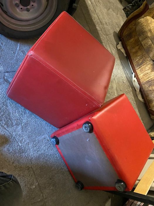 Пуфики  ( кожгалантерея)