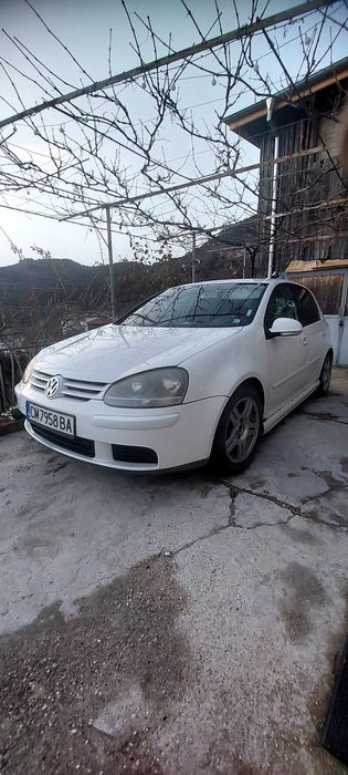 Продавам голф 5 1.9 105 к.с.