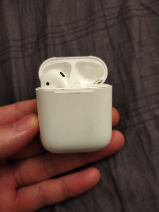 Apple AirPods 2 — левый наушник + кейс (оригинал)