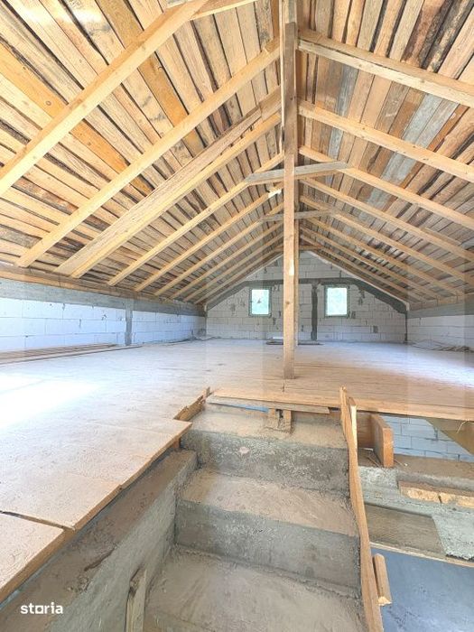 Casa 100 mp cu mansarda necompartimentata, exterior finalizat, teren 5
