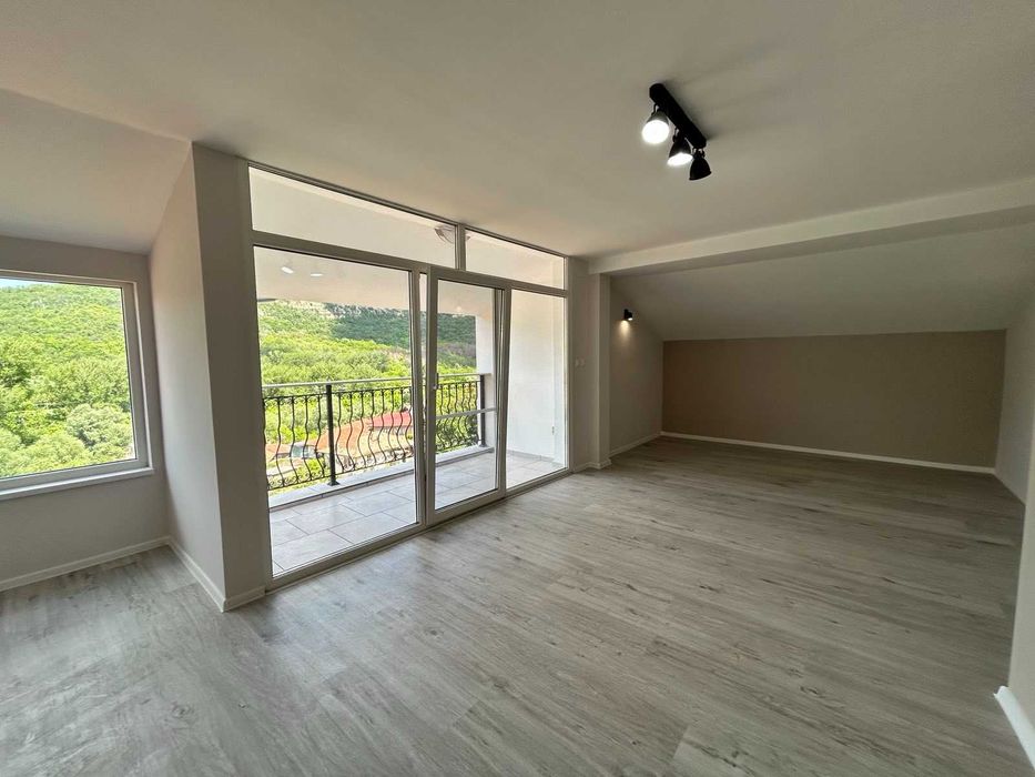 Продава се Тристаен апартамент в Велико Търново, Акация - 94 кв.м за 1118 €/кв.м - Снимка #3