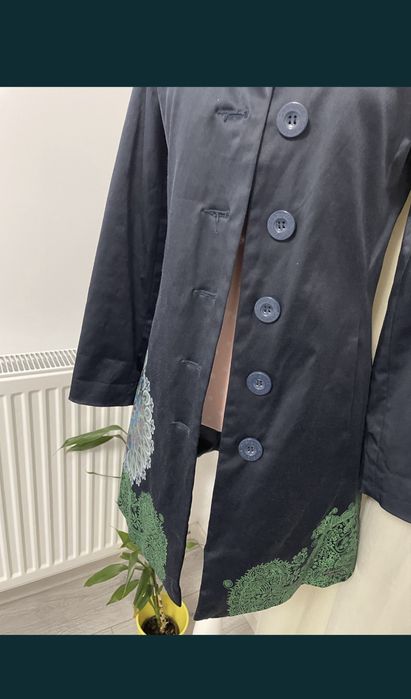 Trench/ palton Desigual S