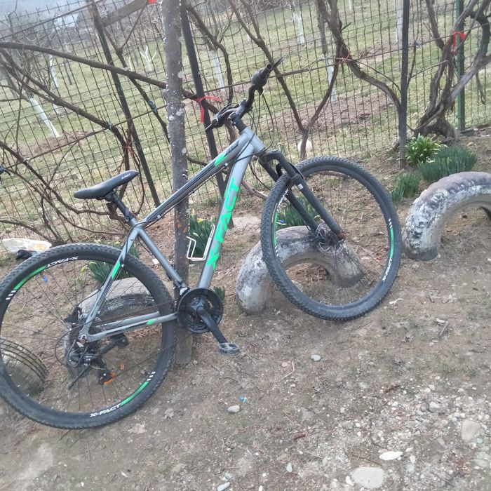 Bicicleta of roade cât și de strada