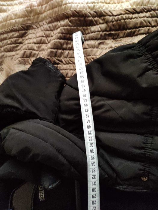 Дамско зимно яке с топла подплата и качулка в черно, размер М/Л