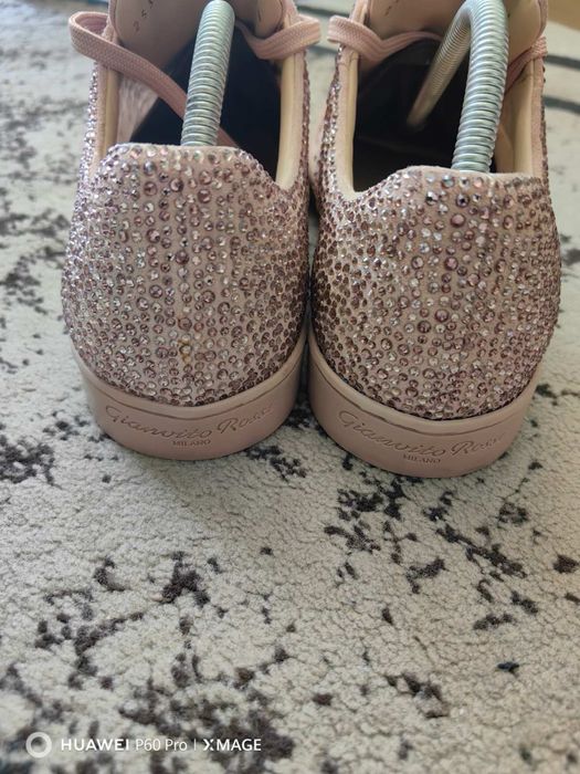Gianvito Rossi  Rania сникърси с кристали