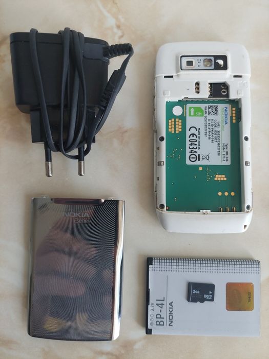 Vând Nokia E71 White (alb) fără probleme NEcodat //poze reale