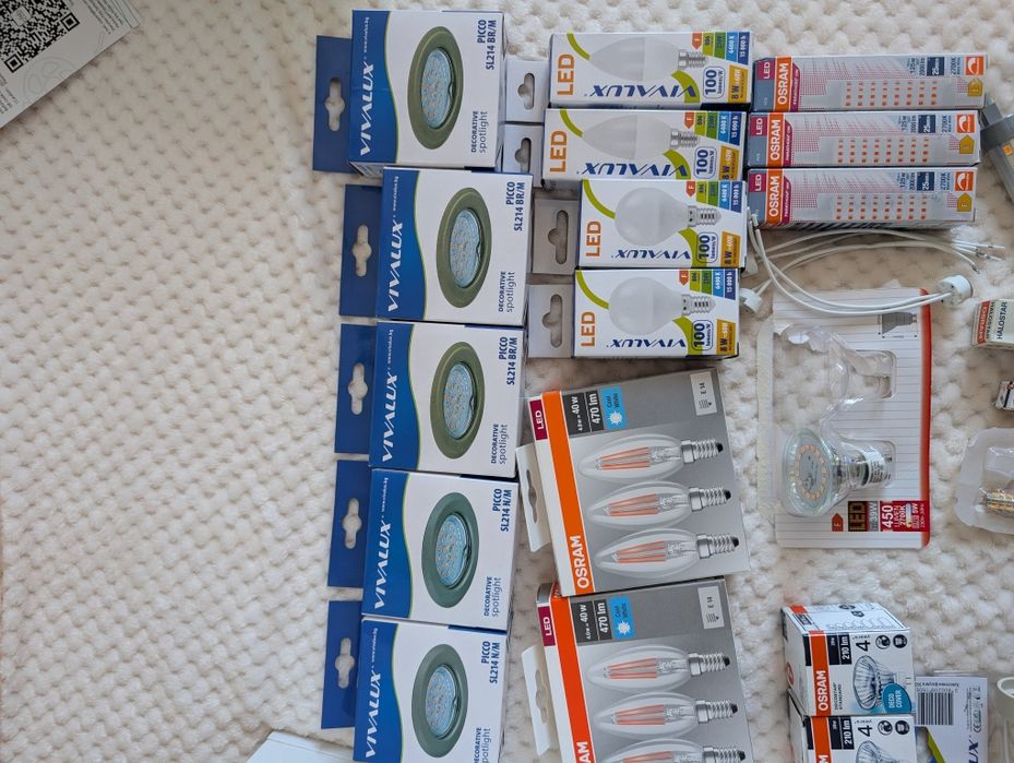 Разнообразни LED крушки и фасунги
