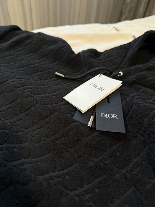 DIOR – черен суичър с качулка (all-over monogram)