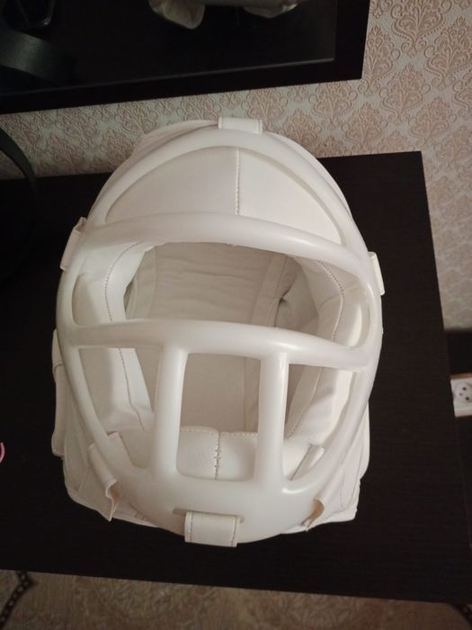 Продаётся шлем защитный