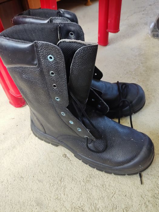Работни обувки с бомбе 48 номер