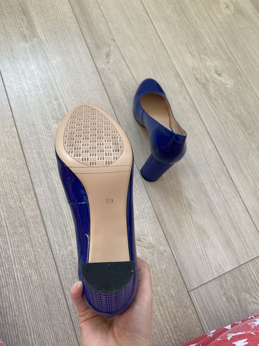 Новые синие лакированные кожаные туфли 38-39 размер
