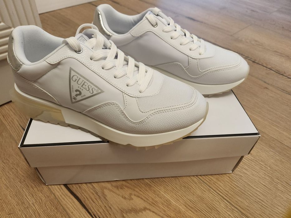 Продам новые кросы Guees