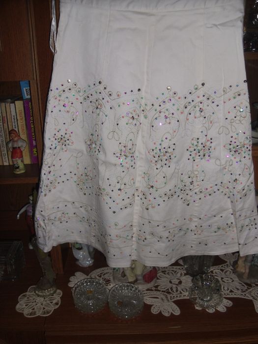 fusta alba cu paiete ,noua