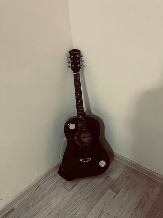 Продам гитара «Leuinson»