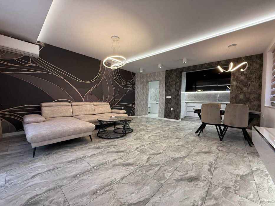 Продава се Тристаен апартамент в Пловдив, Остромила - 118 кв.м за 1992 €/кв.м - Снимка #2