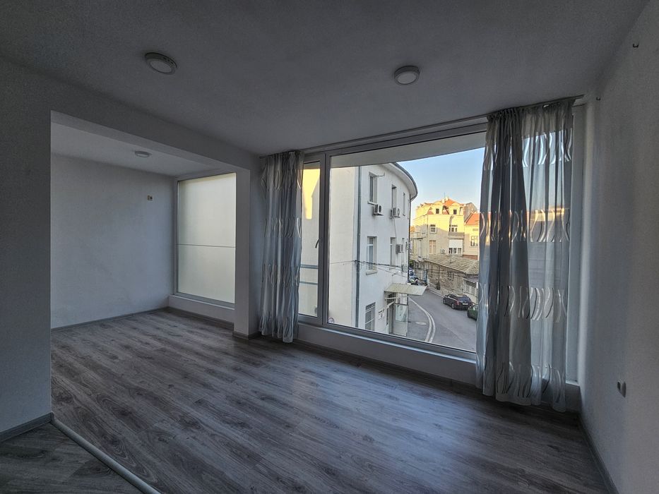 Дава се под наем Офис в Шумен, Център - 67 кв.м за 259.08 € - Снимка #4