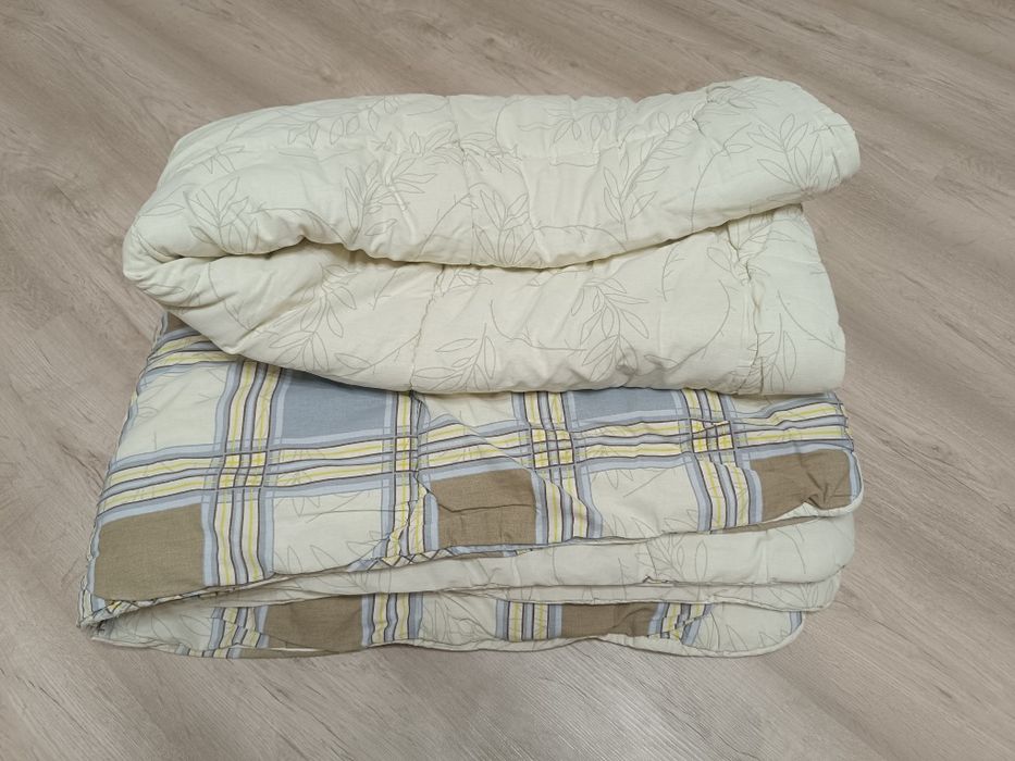 Одеяло полутороспальные 2 штуки