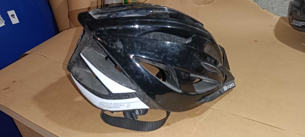 Продават се 2 броя каски за велосипед