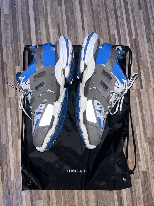Balenciaga track led