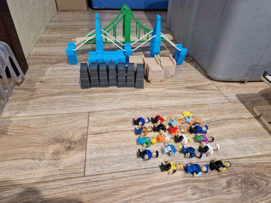 Pachet jucarii - trenulete / masini si sine de lemn