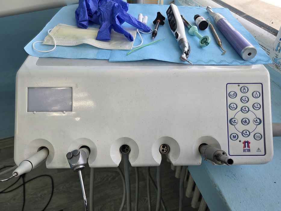 Стоматологичен юнит (отлично състояние)