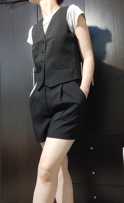 Елегантни къси панталони, елек, дънкови къси панталони, цикламени къси