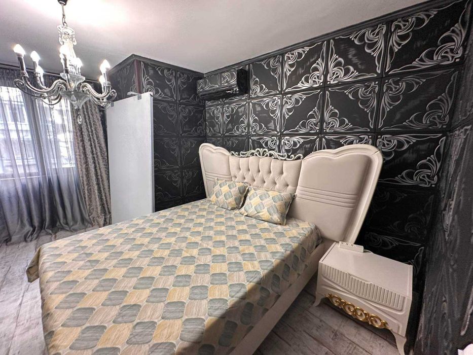 Луксозно обзаведен Тристаен апартамент с 2 паркоместа , ж.к. Левски