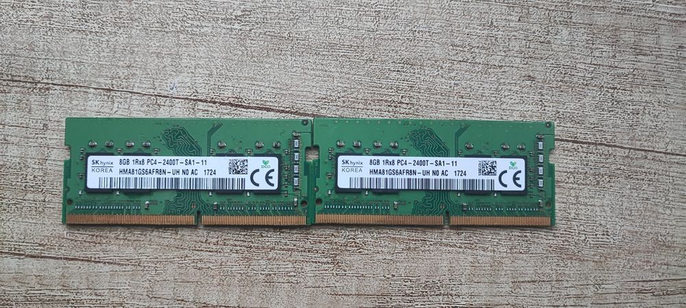 Kit 16 GB (2×8 GB) SK hynix DDR4-2400 SO-DIMM Laptop RAM, model HMA81GS6AFR8N-UH.
