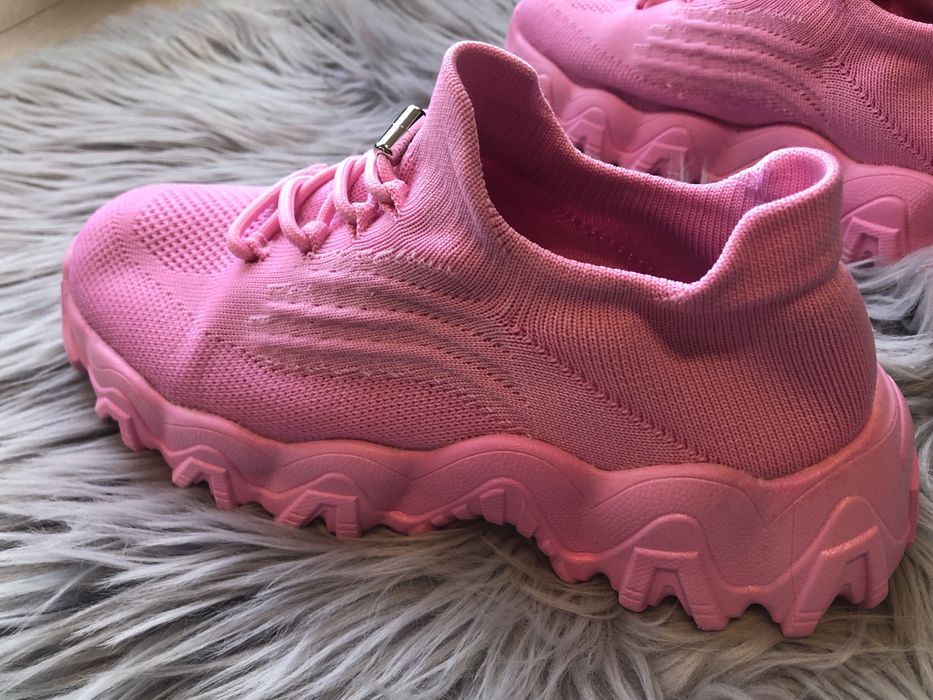 Розови маратонки