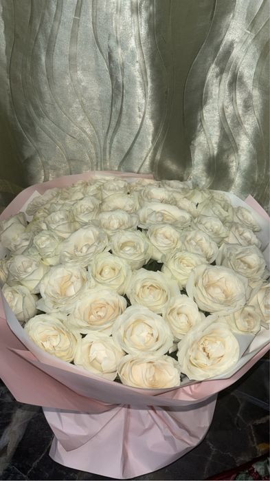 букет белых роз 51