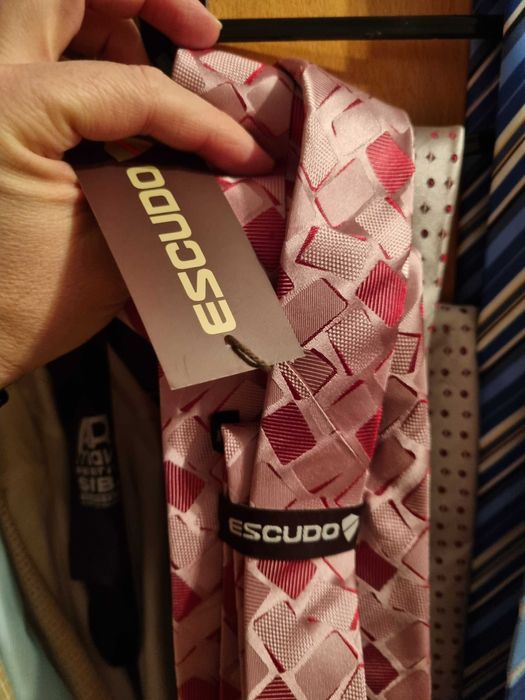 Cravata escudo noua