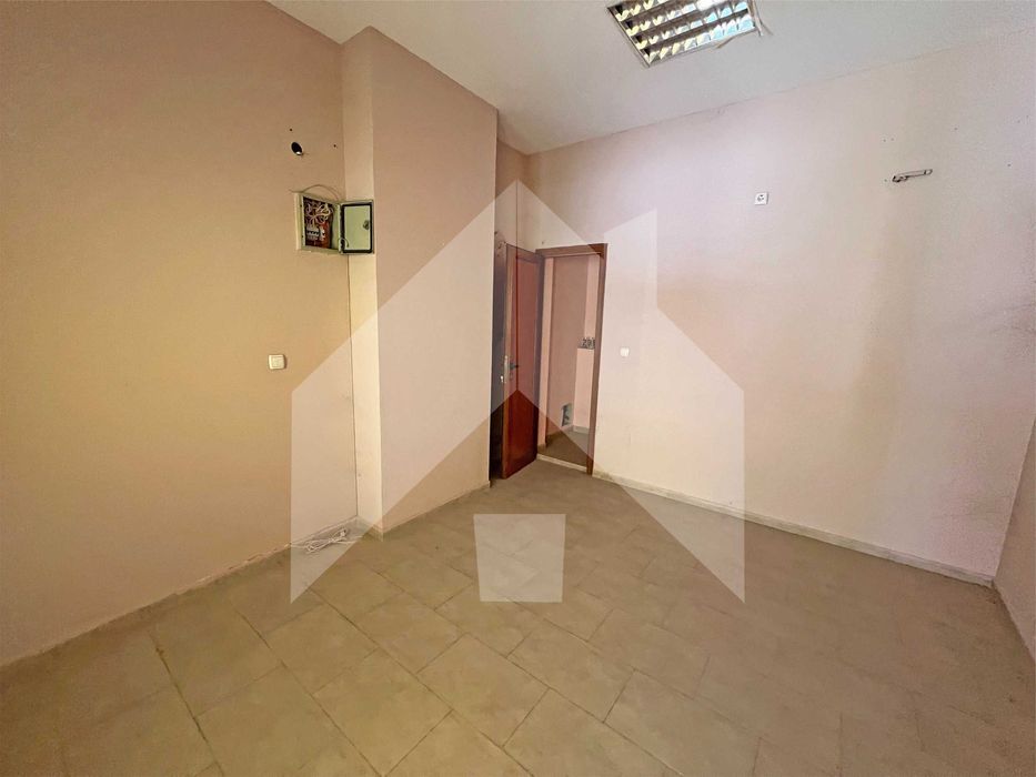 Дава се под наем Магазин в Нови пазар - 33 кв.м за 229.5 € - Снимка #2