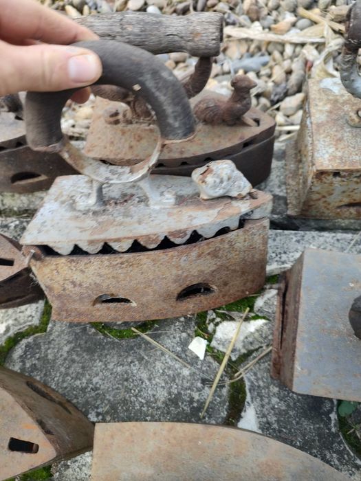 Fier de călcat cu cărbuni