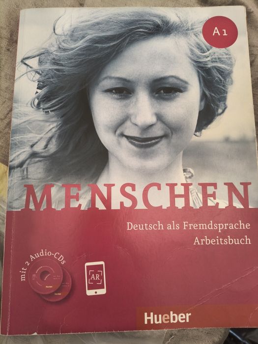 Учебнa тетрадка Menschen A1 и книжка a2