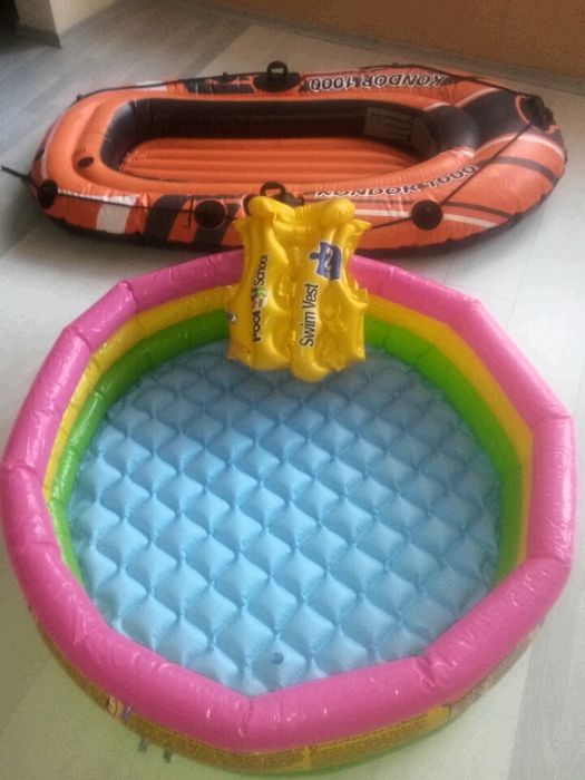 Лот от надуваема лодка, жилетка и басеин.