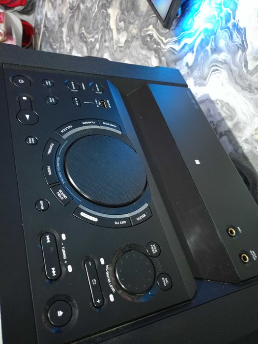 Продавам Sony Shake x30d