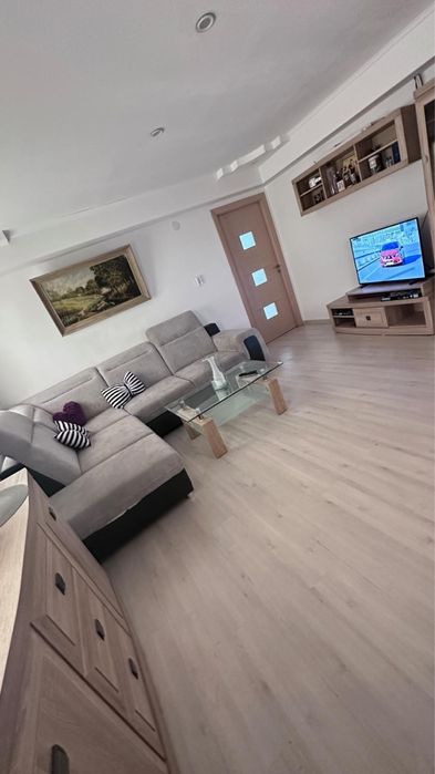 Ofer casa spre inchiriere