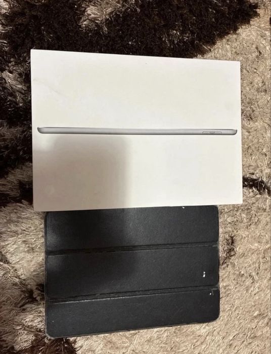 iPad 6th gen 32GB + fast charger