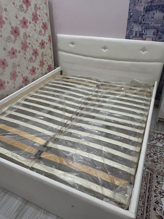 Продам двухспалную кровать + матрас