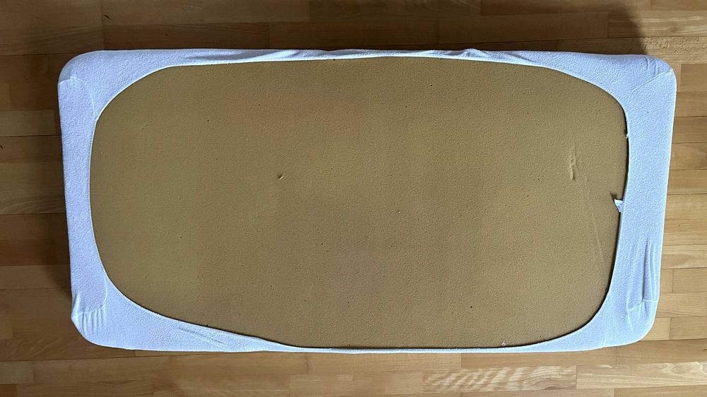 Saltea din spumă pentru pătuț cu 5 cearșafuri cu elastic